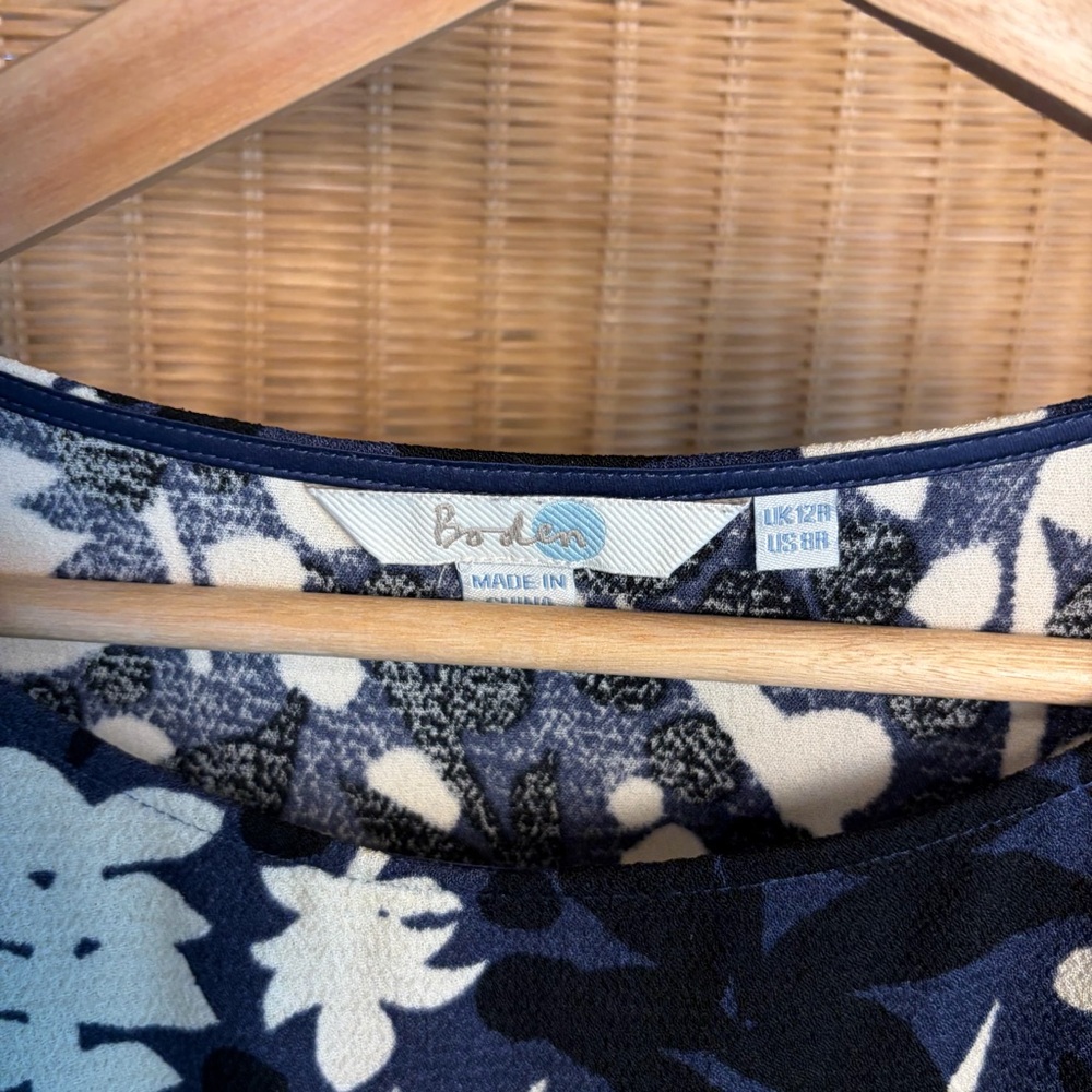 Boden Navy, Black, and Cream Floral Dress with pockets 3/4 sleeve size 8 - Picture 4 of 10